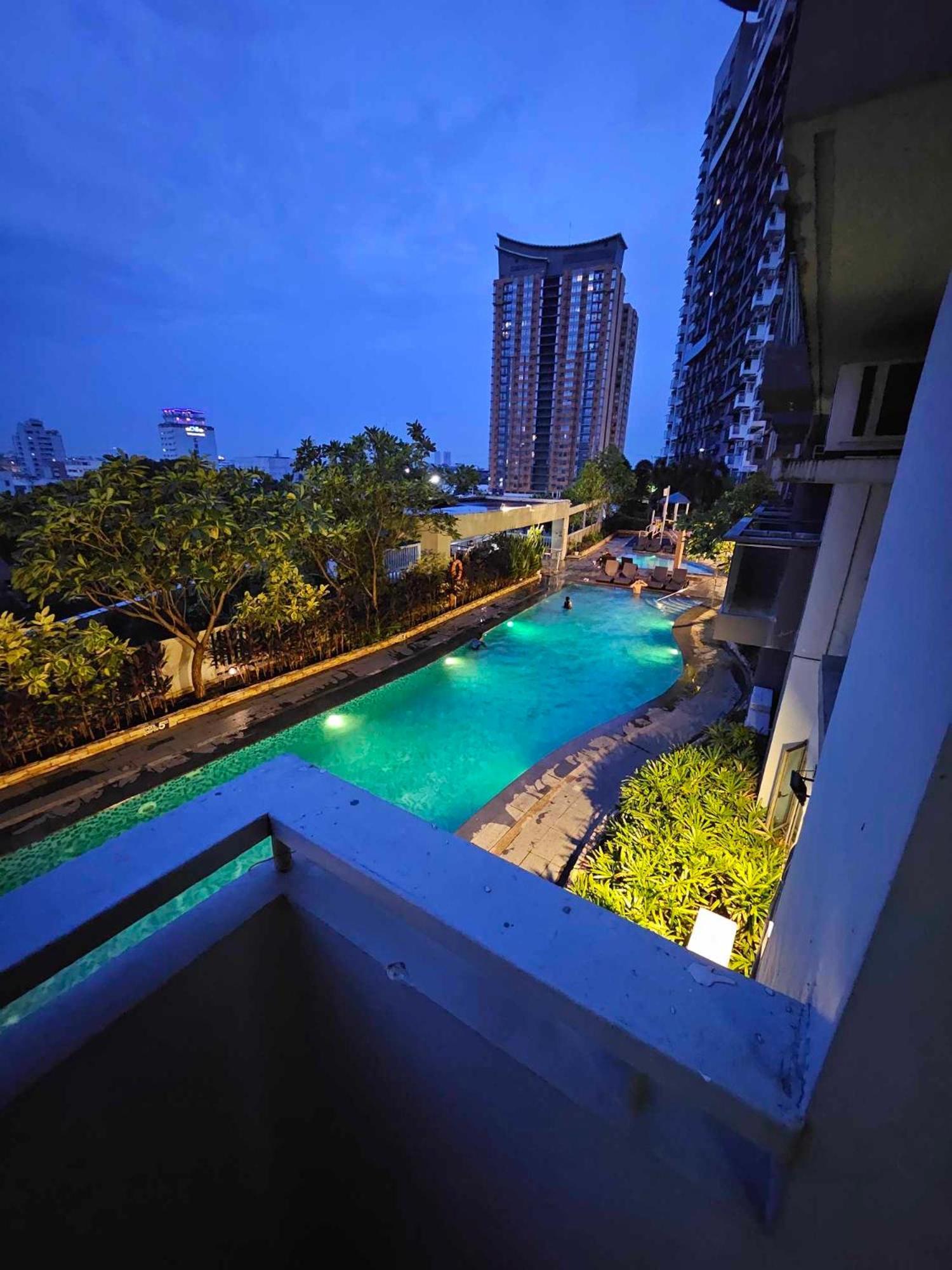 Cubao Manhattan Heights Unit 5A Tower C Кесон Сити Екстериор снимка