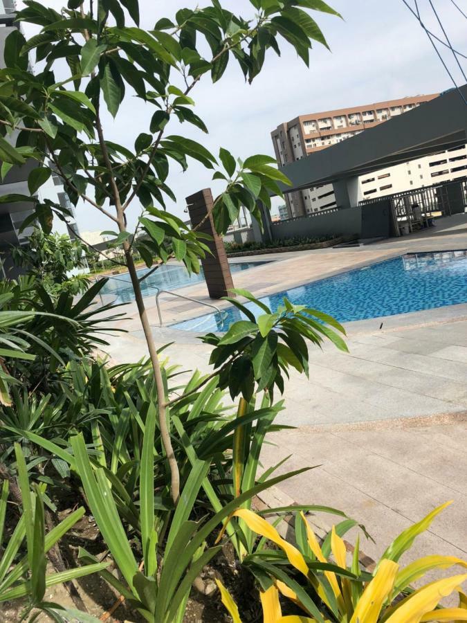 Cubao Manhattan Heights Unit 5A Tower C Кесон Сити Екстериор снимка