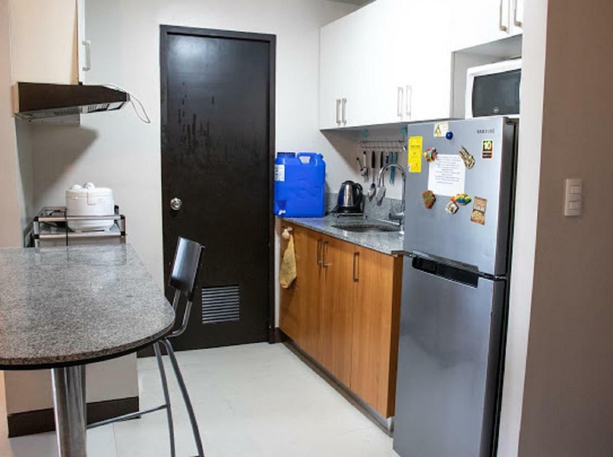 Cubao Manhattan Heights Unit 5A Tower C Кесон Сити Екстериор снимка
