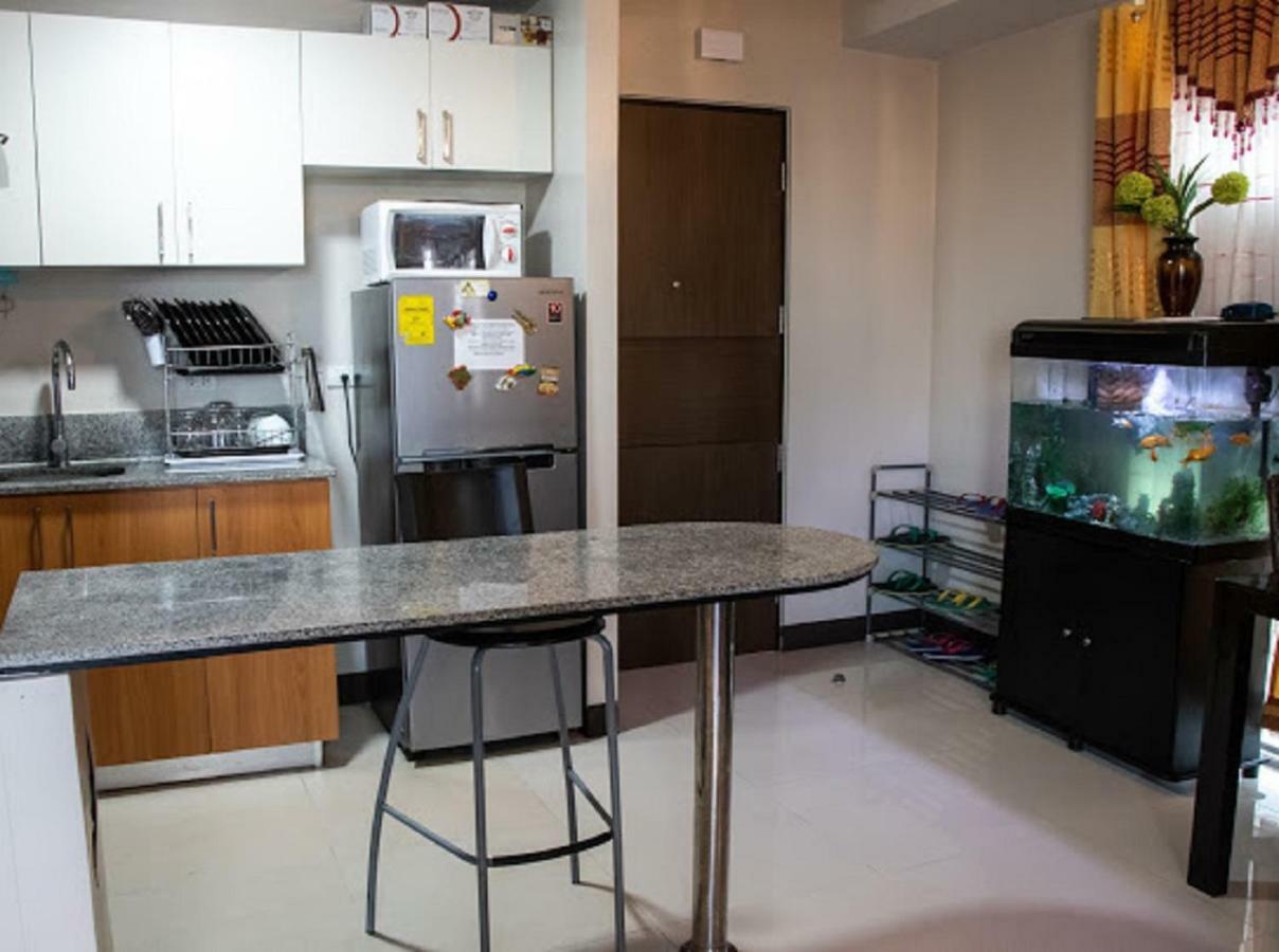 Cubao Manhattan Heights Unit 5A Tower C Кесон Сити Екстериор снимка