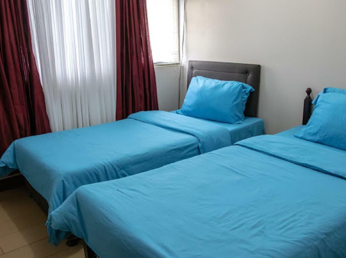 Cubao Manhattan Heights Unit 5A Tower C Кесон Сити Екстериор снимка