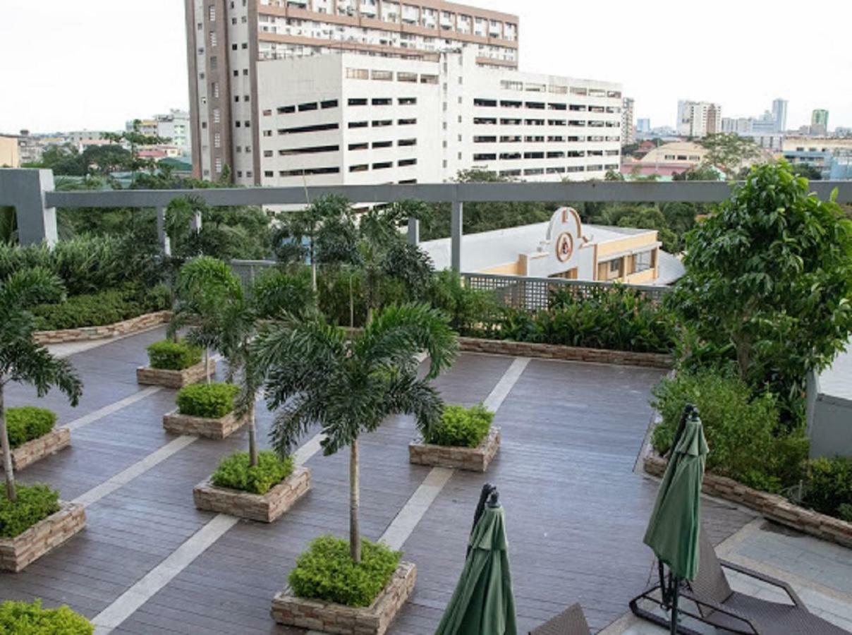 Cubao Manhattan Heights Unit 5A Tower C Кесон Сити Екстериор снимка