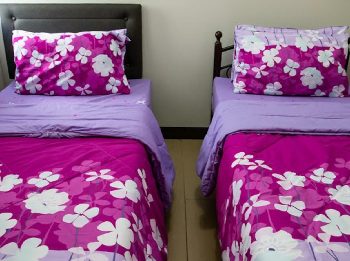 Cubao Manhattan Heights Unit 5A Tower C Кесон Сити Екстериор снимка