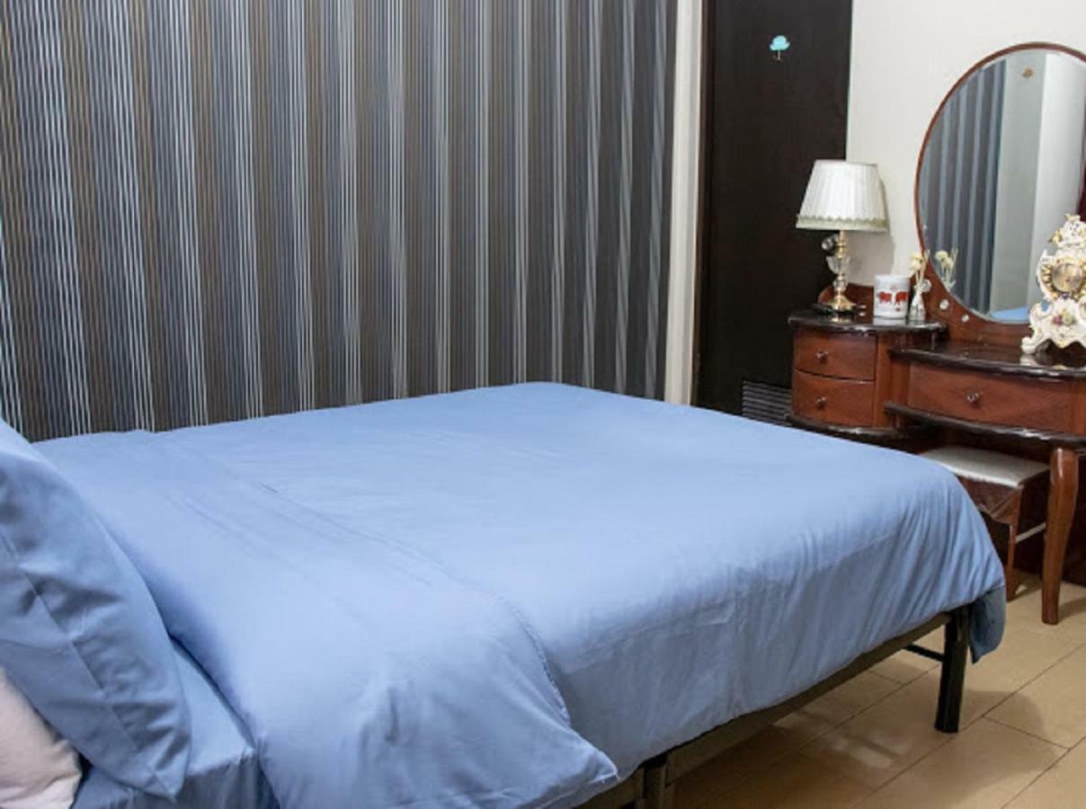 Cubao Manhattan Heights Unit 5A Tower C Кесон Сити Екстериор снимка